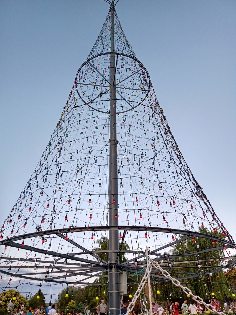 La magia del “Arbol de tus Sueños” convocó a cientos de familias