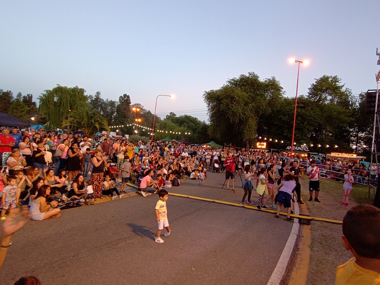 La magia del “Arbol de tus Sueños” convocó a cientos de familias