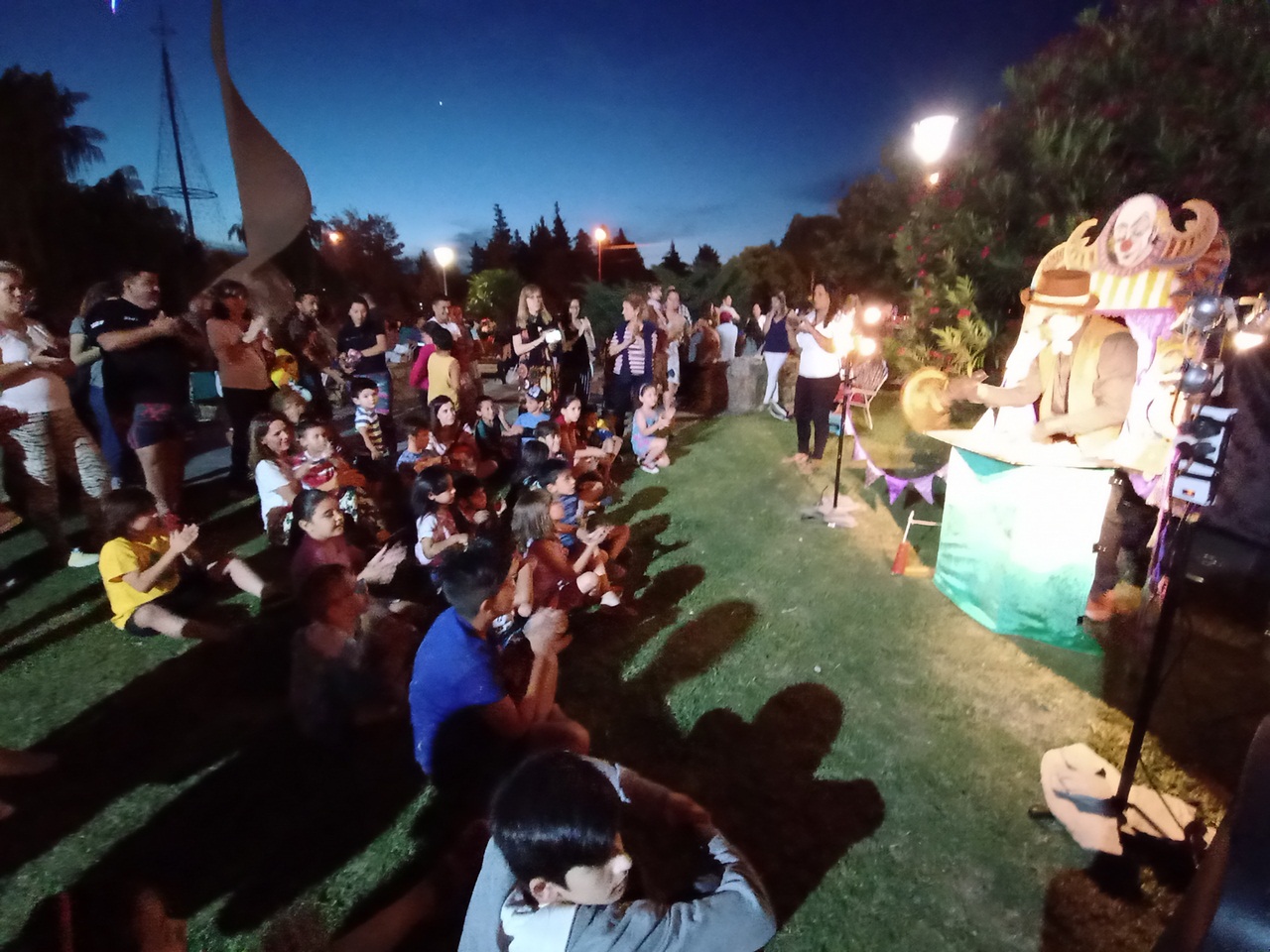 La magia del “Arbol de tus Sueños” convocó a cientos de familias