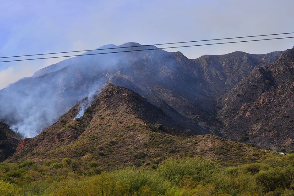 IMPORTANTE 🔥🚁🚒Logran controlar el incendio que afectaba la sierras desde el pasado viernes