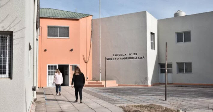 Boca quiere renovar el vínculo con la escuela Nº 23 UMBERTO rRODRÍGUEZ SAÁ que donó en 1968