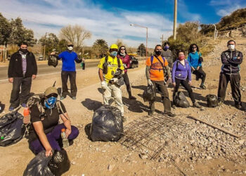 Decenas de montañistas limpiaron los senderos de nuestras sierras