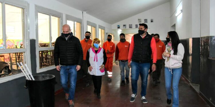 Las obras llegaron a la Escuela Mitre de Juana Koslay