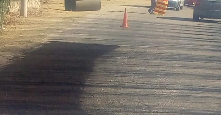 Realizan tareas de bacheo en Ruta Provincial N°18