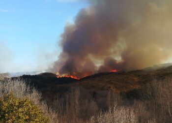 VIDEO: FUEGO SIN TREGUA. AHORA EN SIERRAS DE ESTANCIA GRANDE