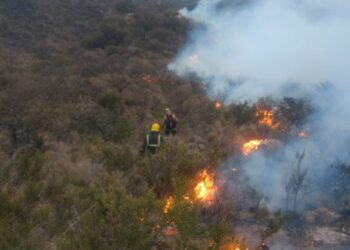 Habrían controlado el fuego en las sierras de Potrero de los Funes y El Volcán