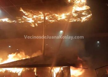 Bomberos de Juana Koslay ayudaron a sofocar un incendio en comercios del Paseo del Padre