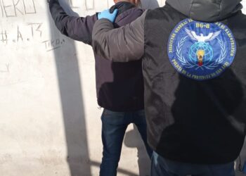 Detuvieron a un hombre y un joven con marihuana en calle Araucanos