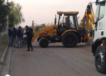 RECOLECCIÓN DE ESCOMBROS EN EL 𝐁°𝟐𝟕𝟒 𝐕𝐢𝐯𝐢𝐞𝐧𝐝𝐚𝐬