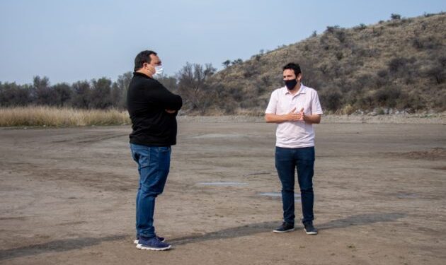 Avanzan las tareas de acondicionamiento del dique Cruz de Piedra