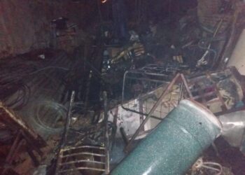Bomberos de Juana Koslay rescataron a un hombre que quedó atrapado en el incendio de un depósito de su vivienda.