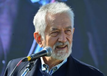 Por ser contacto estrecho de casos positivos, hisoparon al gobernador Alberto Rodríguez Saá