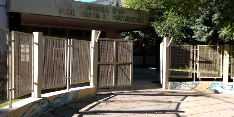 3era entrega de bolsones de mercadería en escuela 264 Martín de Pueyrredón