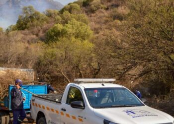REALIZARON PICADAS CORTAFUEGOS EN ALGUNOS BARRIOS AL PIE DE LOS CERROS.