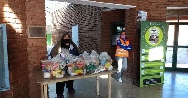 Nueva entrega de Bolsón de Alimentos reforzado COPA DE LECHE en el colegio N°13 Prof. Roberto Moyano