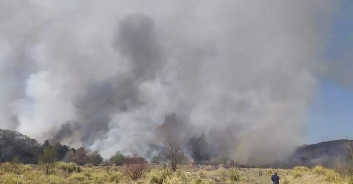 SE CONTINÚA TRABAJANDO EN EL CONTROL DEL INCENDIO EN LOS PUQUIOS