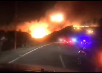 Impresionante video. El fuego en los cerros de Los Puquios