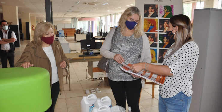 Escuelas de San Luis y Juana Koslay recibieron kits COVID-19