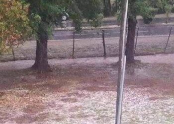 Juana Koslay se vio sorprendida por caida de granizo.