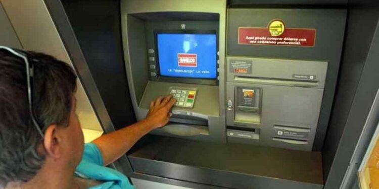 Defensa del Consumidor pide a clientes de bancos y entidades extrabancarias que denuncien los débitos indebidos