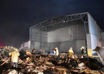 Incendio en la planta de reciclado situada en Donovan