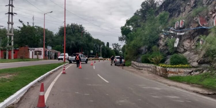 Circular con precaución en Av. Aguada de Pueyrredón