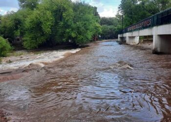 Aumento de caudal, Río Salto de La Moneda, Los Molles por la fuerte lluvia