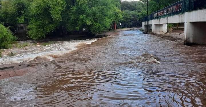 Aumento de caudal, Río Salto de La Moneda, Los Molles por la fuerte lluvia