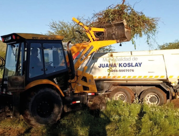 Intensas labores de las cuadrillas municipales por diferentes barrios
