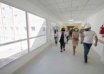 Vizzotti recorrió el nuevo Hospital Central “Dr. Ramón Carrillo” y el Laboratorio Provincial de Salud Pública