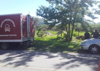 OBREROS CAVABAN PARA COLOCAR UNA TRANQUERA Y SE ENCONTRARON CON RESTOS ÓSEOS.