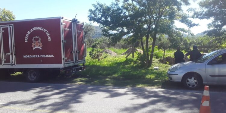 OBREROS CAVABAN PARA COLOCAR UNA TRANQUERA Y SE ENCONTRARON CON RESTOS ÓSEOS.