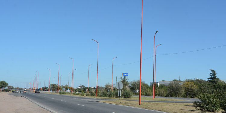 Finalizó la obra de recambio de luminarias en la Avenida Santos Ortiz