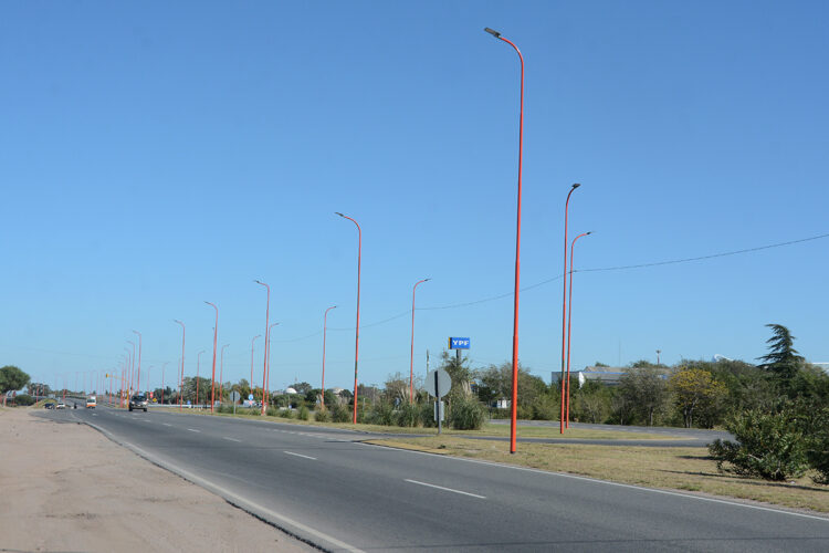 Finalizó la obra de recambio de luminarias en la Avenida Santos Ortiz