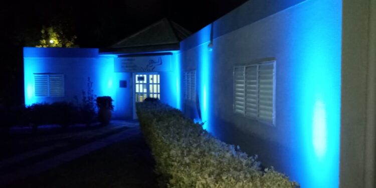 El edificio del Concejo Deliberante se iluminó de azul para conmemorar el Día Mundial de la Concienciación sobre el Autismo