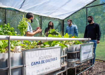 El ministro de Producción visitó el nuevo vivero de Cruz de Piedra