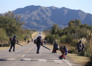 Gran operativo de limpieza y embellecimiento de la ruta a Donovan