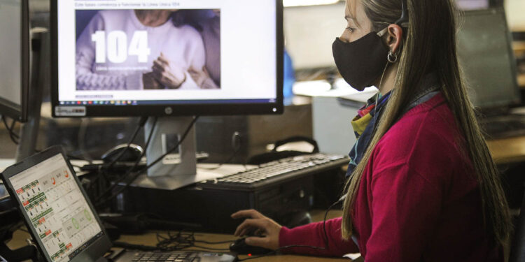 Línea 104: quedó habilitado el nuevo servicio en el Centro de Atención de Emergencias
