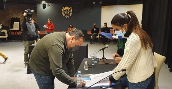 MÁS HORMIGÓN, VEREDAS Y CORDONES CUNETAS SERÁN LAS OBRAS QUE BENEFICIARÁN A JUANA KOSLAY