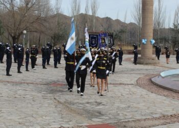 Estudiantes del ISSP hicieron el juramento a la Bandera