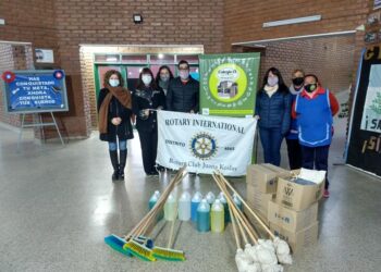 El Rotary Club de Juana Koslay donó insumos de limpieza y sanitización y prepara un locro para el 9 de julio
