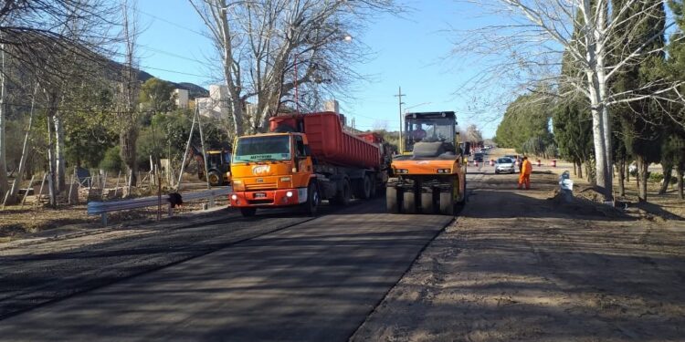 Repararon un tramo de carpeta asfáltica en Aguada de Pueyrredón.