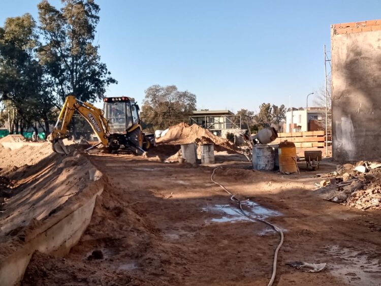 El intendente de Juana Koslay recorrió el avance de obra de la próxima estación de servicio a inaugurarse en la ciudad