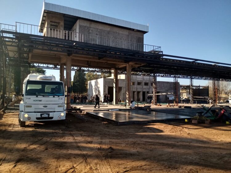 El intendente de Juana Koslay recorrió el avance de obra de la próxima estación de servicio a inaugurarse en la ciudad