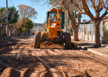 Continúan el asfalto a través de convenios entre Vecinos-Municipio