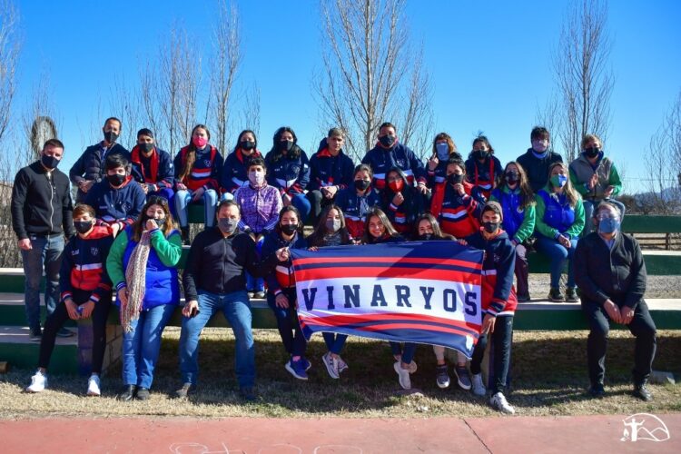 Alumnos de escuelas de diferentes parajes recibieron la indumentaria de su promoción