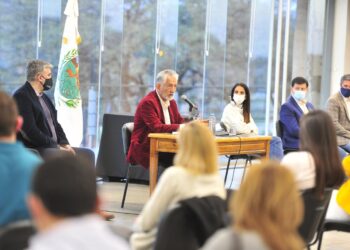 MAS PAVIMENTO PARA JUANA KOSLAY