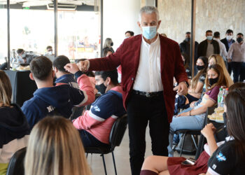 Los egresados, previo PCR, tendrán su semana del estudiante en El Trapiche: lo consensuaron con el gobernador este martes