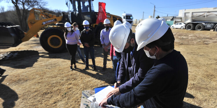 Comenzaron en Juana Koslay cuatro obras que darán seguridad al tránsito en la autopista Los Puquios