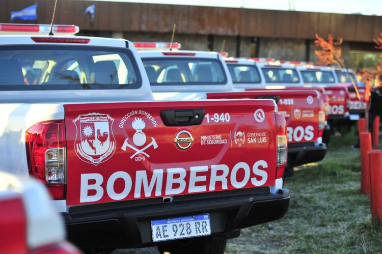 La policía sumó 116 vehículos nuevos. Bomberos y San Luis Solidario también recibieron nuevas unidades bomberos y San Luis Solidario